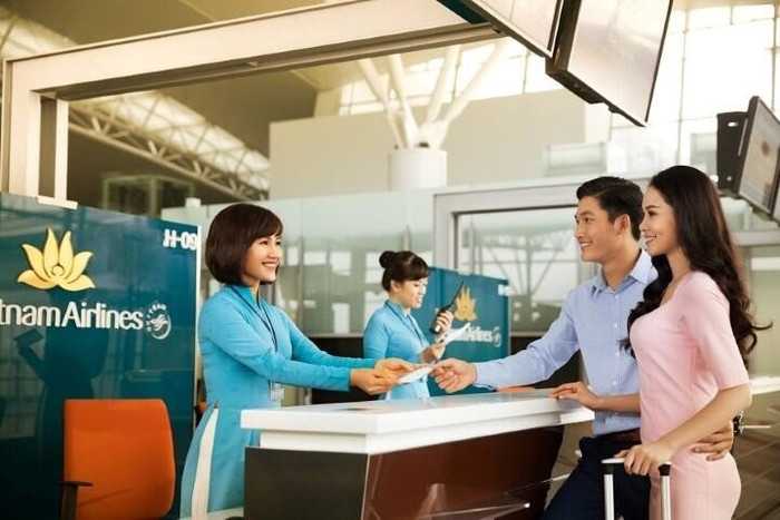 Từ 3/11, Vietnam Airlines sẽ thu phí hành lý xách tay quá cước ở cửa ra máy bay