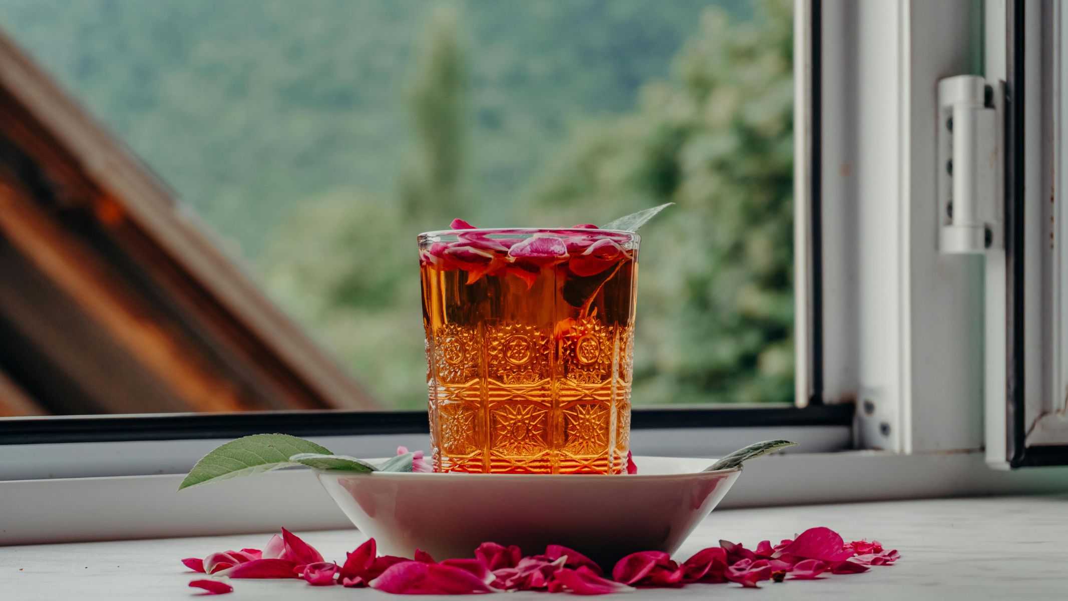 8 lợi ích sức khỏe tiềm năng của việc uống trà hoa hồng