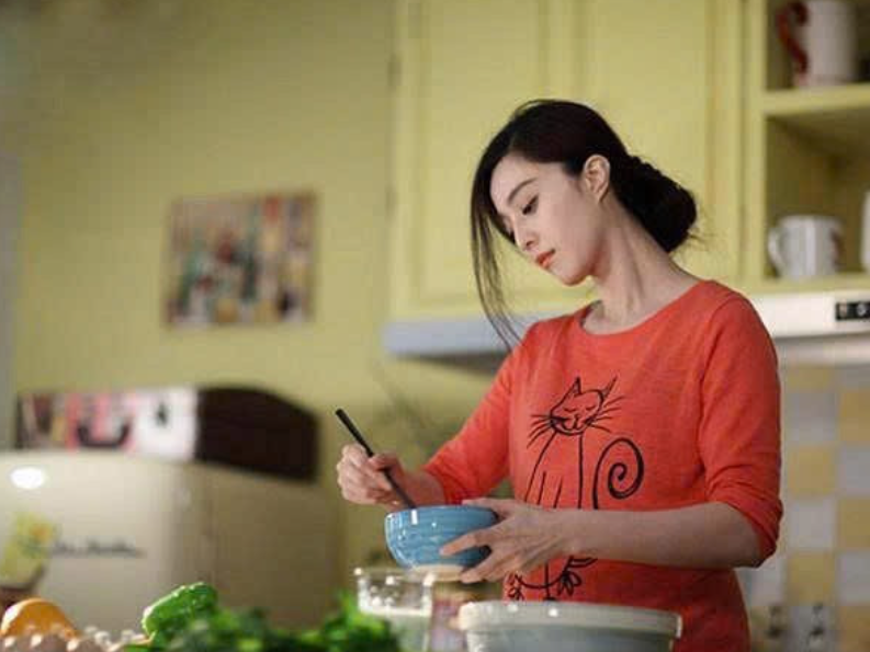 Phụ nữ kết hôn xong có nên chỉ ở nhà nội trợ?